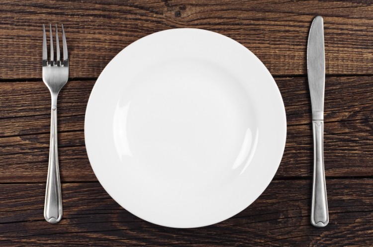 The study found that food served on a larger plate led to a greater number of bites and therefore more food was consumed. (© iStock.com) 