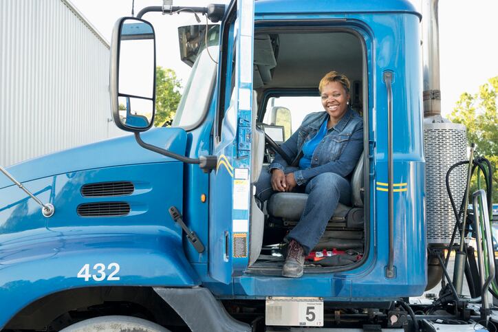 White-House-industry-team-to-recruit-more-truckers-ease-supply-chain-constraints.jpg