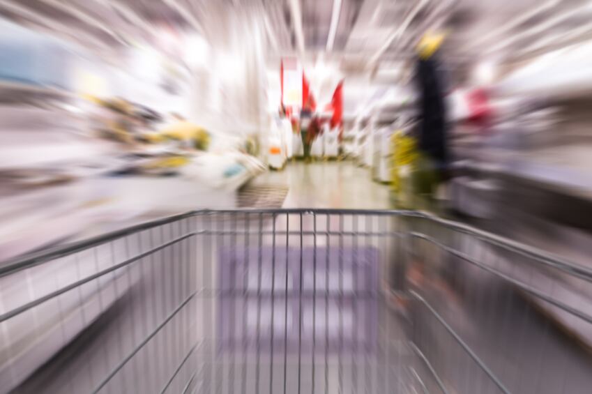 shopper consumer supermarket iStock.com YiuCheung