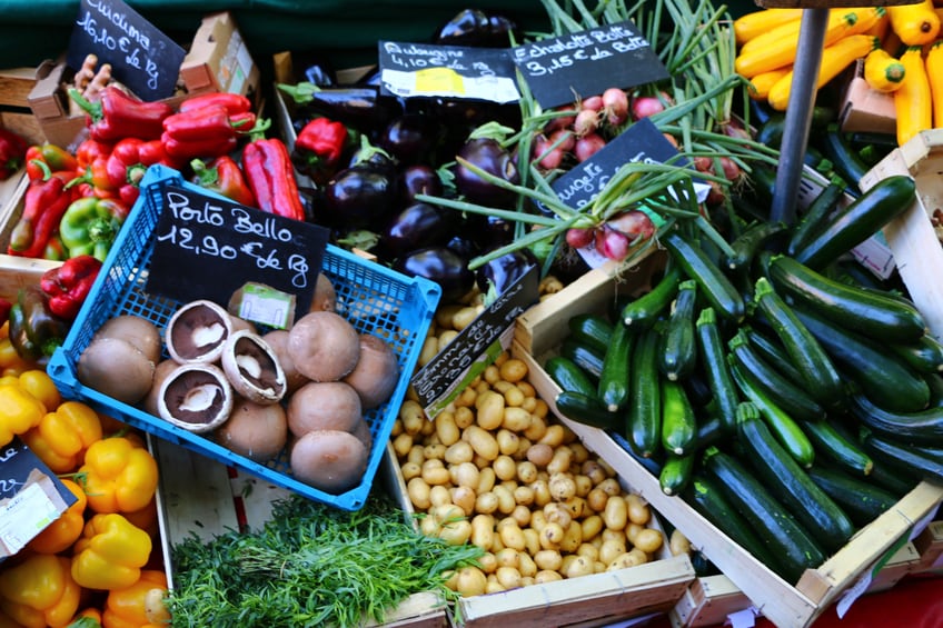 organic-vegetables-market-Copyright-Nayomiee.jpg