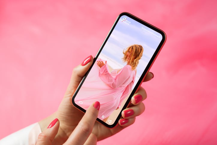 Research takes aim at social media influencers peddling unhealthy products 
