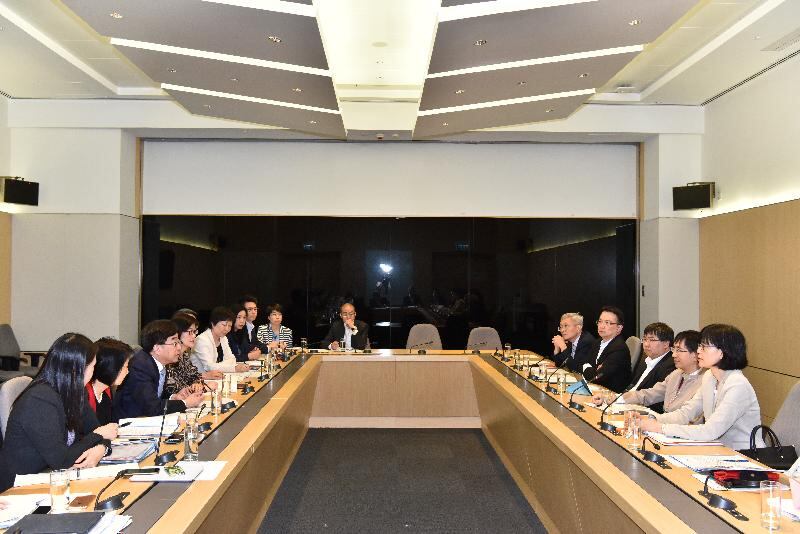 The-secretary-fod-Food-and-Health-Dr-Ko-Wing-man-third-left-chairs-emergency-response-to-meeting.jpg