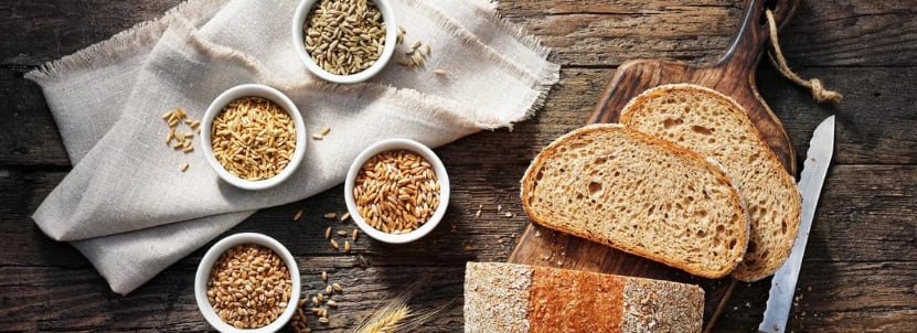 Slides bread on a cutting board