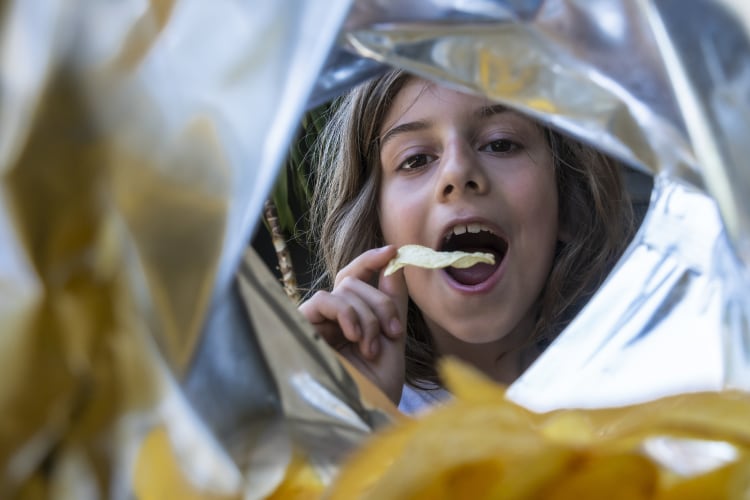 GettyImages-ugurhan-crisps-chips-junk-unhealthy.png