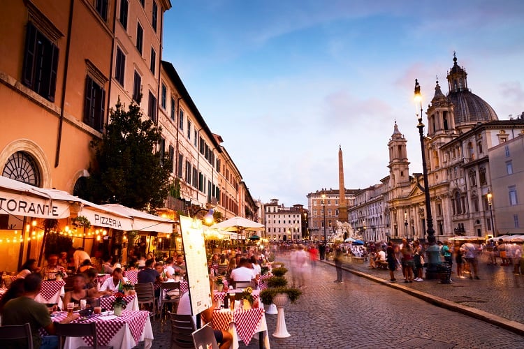 Restaurant-GettyImages-Gary-Yeowell.jpg