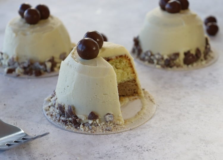 Mars creates world’s first Marmite-frosted cake/cookie hybrid developed by AI