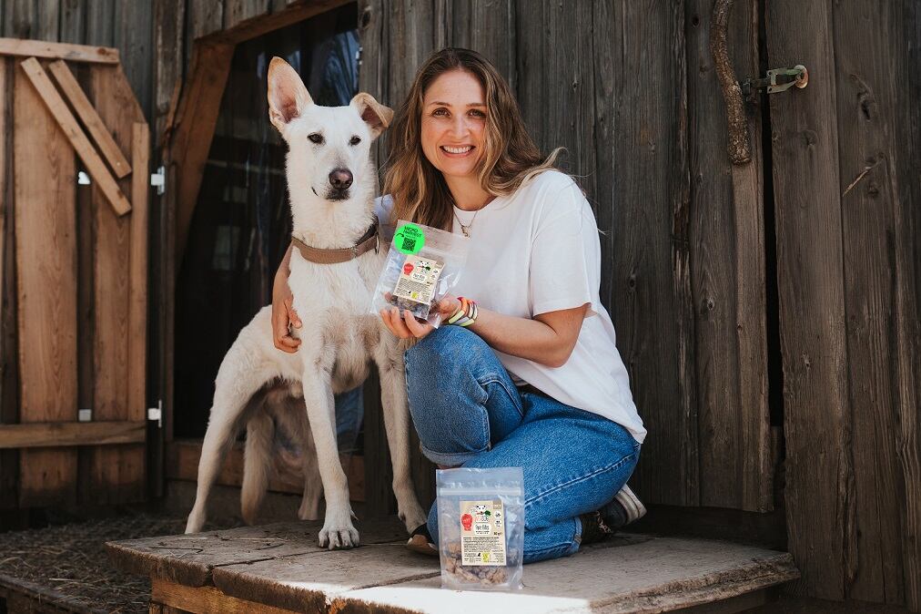 MicroHarvest and VEGDOG collaborate on alt protein dog treat  