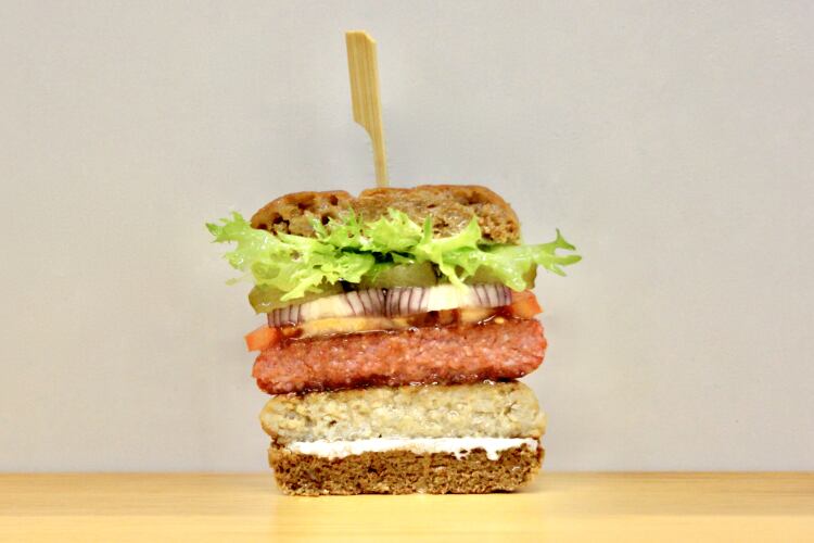 Vegan-burger-patty-coloured-with-Chromologics-red.png
