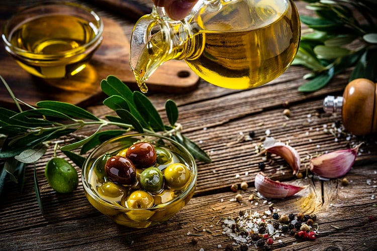 Olive-oil-1-GettyImages-fcafotodigital.jpg