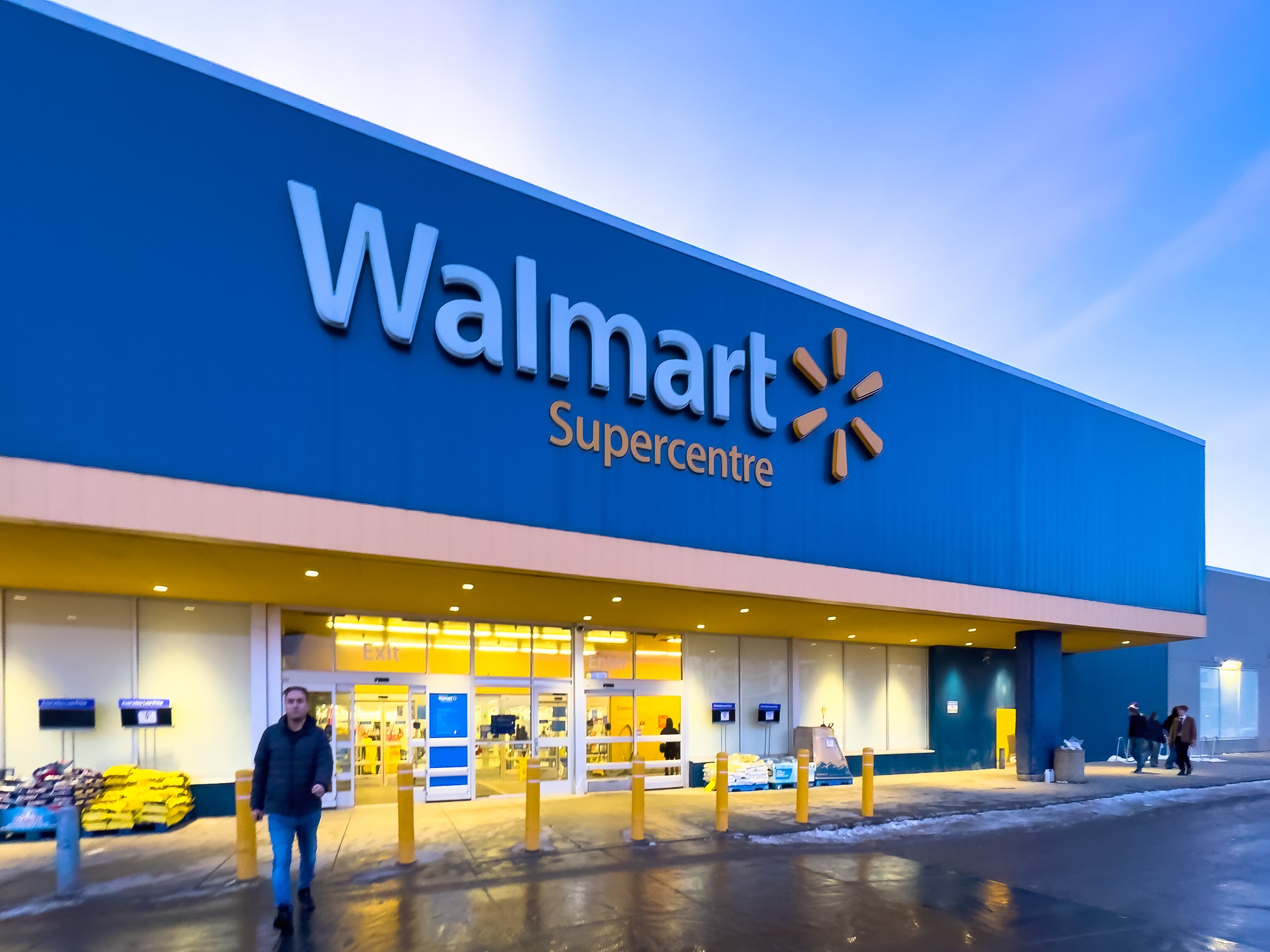 The same-store sales growth rate indicator excludes newly opened and recently closed stores to provide a more precise measurement of sales growth.