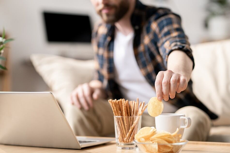 Frito-Lay-survey-300-surge-in-online-holiday-food-shopping-with-snacks-at-the-top-of-grocery-lists.jpg