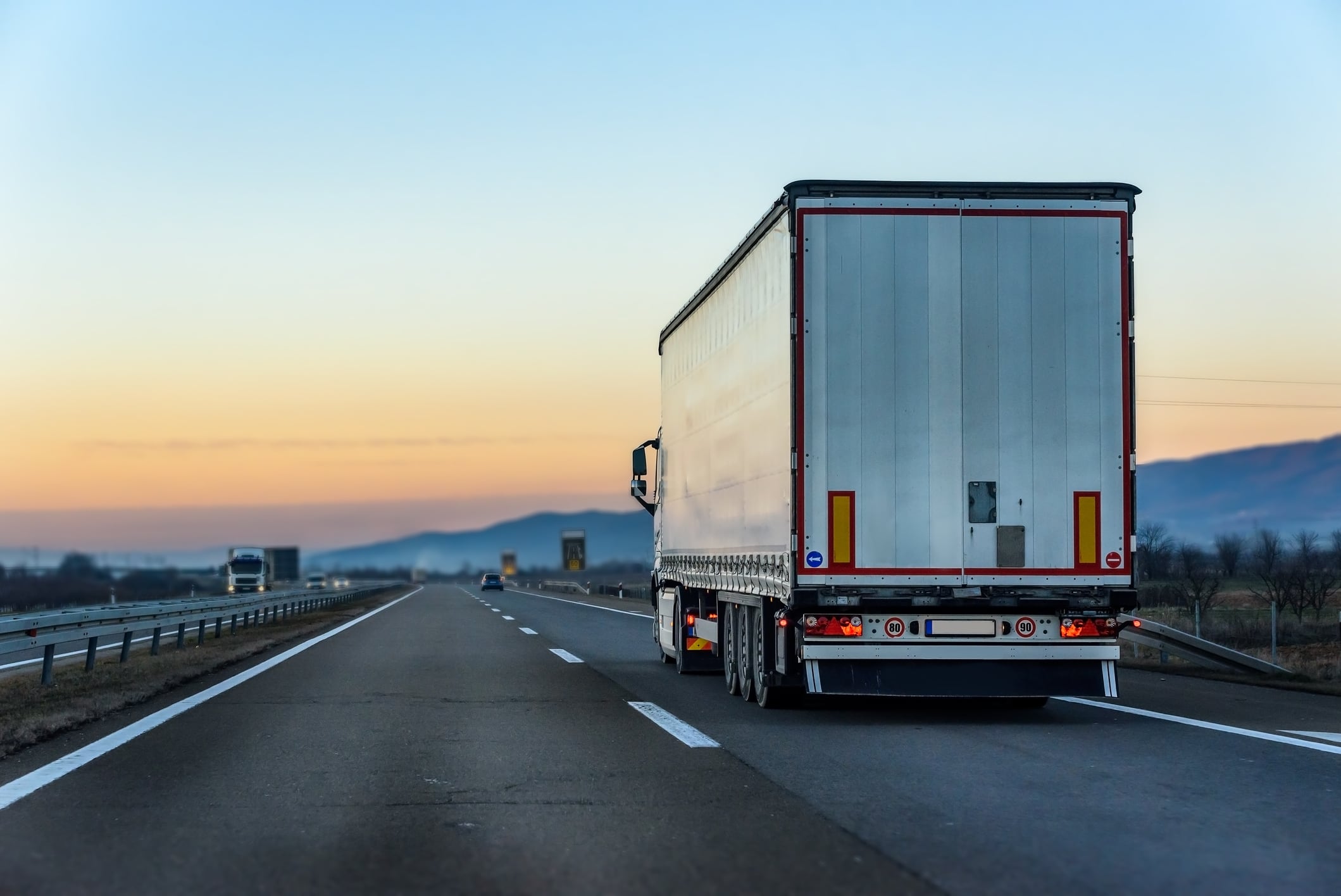 A white transportation lorry