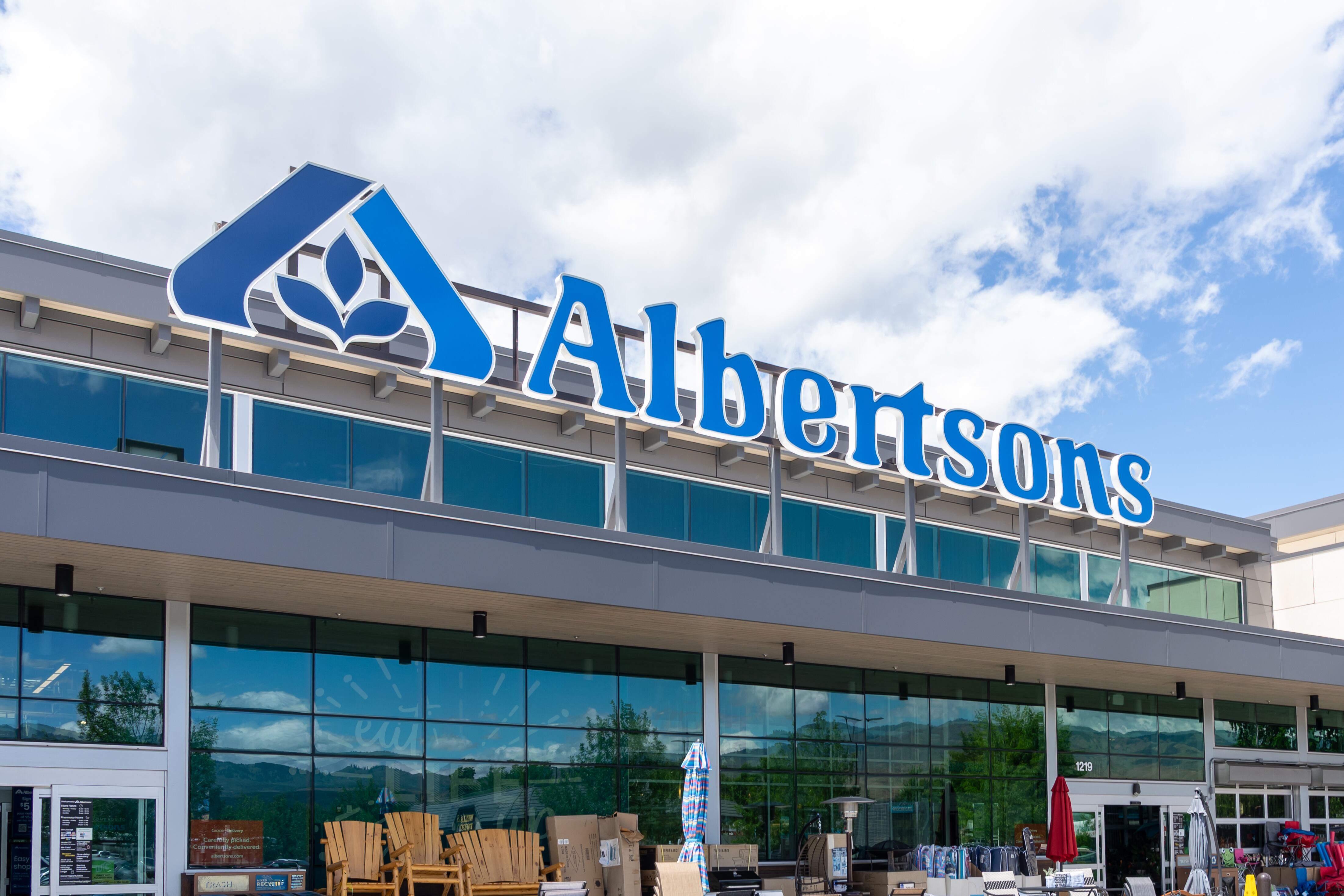 Albertsons weathers tough quarter with pharmacy and loyalty gains
