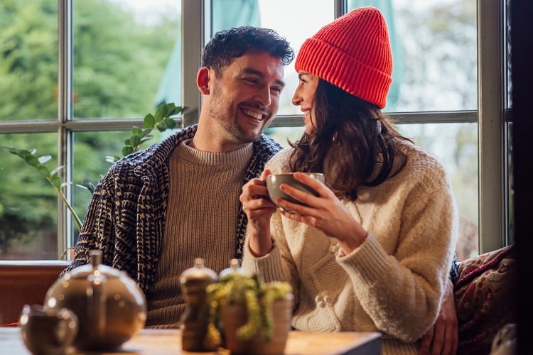 Comfort-food-couple-GettyImages-SolStock.jpg