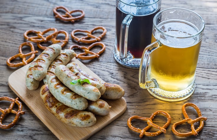 german-food-beer-sausage-pretzel-Droits-d-auteur-AlexPro9500.jpg