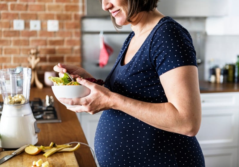 Pregnancy food safety alerts: Dairy and sprouts identified as key food poisoning risks based on New Zealand government data