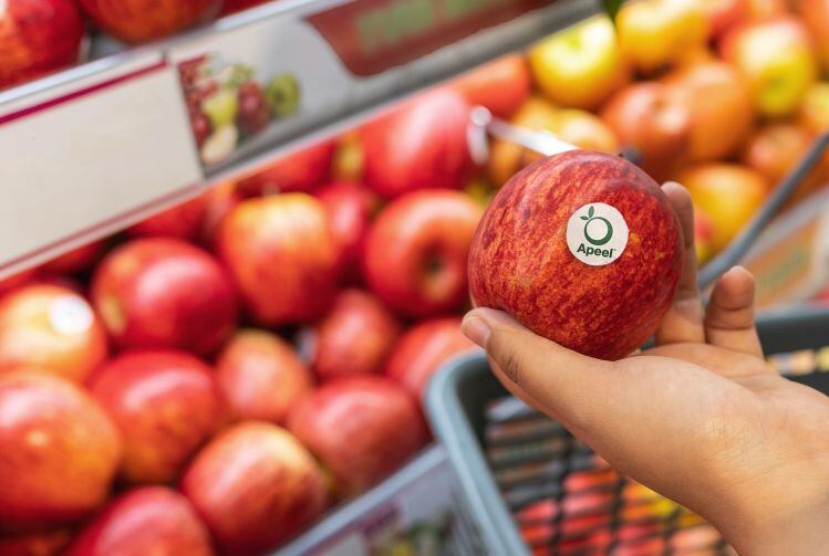 Apeel-Apples-on-shelf.jpg
