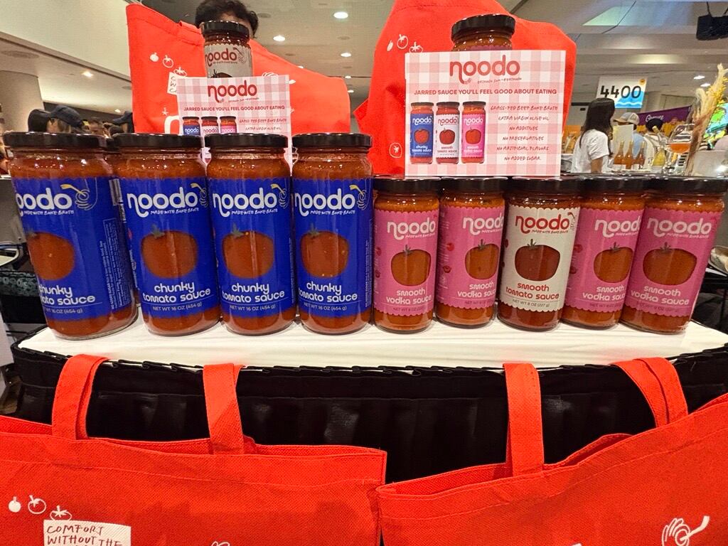Noodo's premium pasta sauce recipe is a nod to Founder Liana Krasnow's grandmother's version - but with bone broth instead of wine to add a savory flavor profile, while adding California tomatoes for an extra sweetness without sugar.
