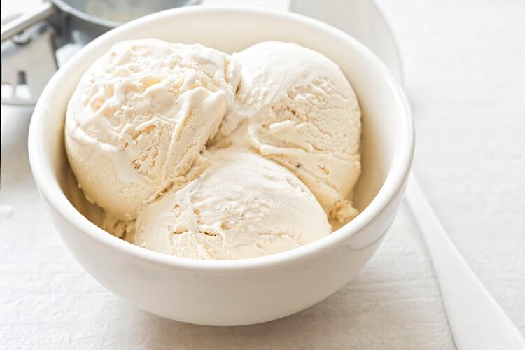 vanilla-ice-cream-Bartosz-Luczak.jpg