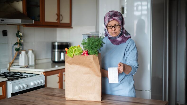 IFIC-Higher-food-prices-push-some-Americans-to-select-less-healthy-socially-sustainable-options.jpg