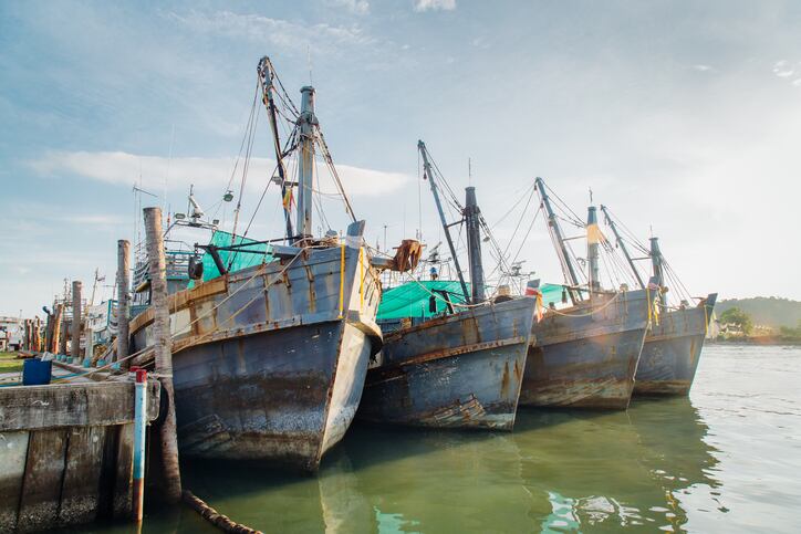fishing-boats-in-Thailand-Thatpichai.jpg