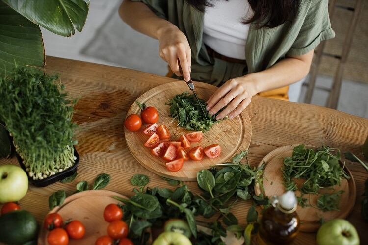 Fresh-proudce-chopping-GettyImages-undefined-undefined.jpg