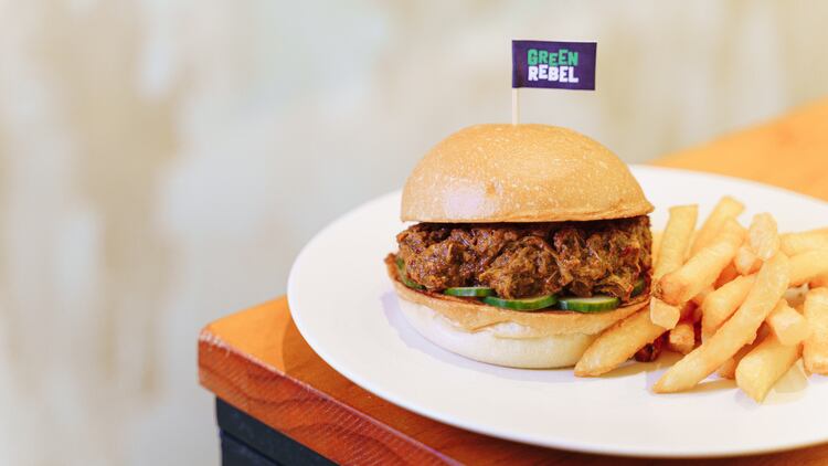 Pulled-Rendang-Burger.jpg