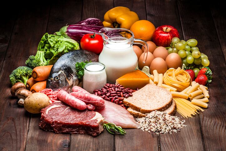 Extreme diets for carbs and fats linked with higher risk of mortality