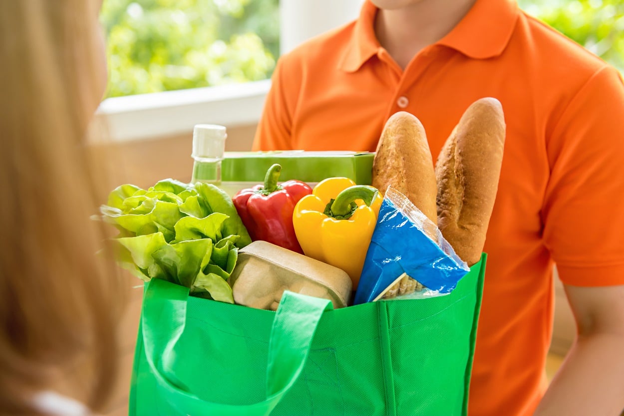 Online-grocery-shopping-on-the-rise-and-should-be-a-wake-up-call-for-all-brick-and-mortar-retailers.jpg