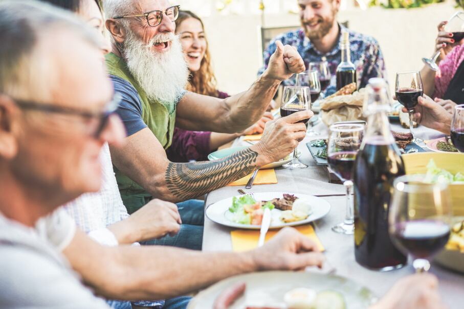 GettyImages-DisobeyArt-healthy-ageing-family-generations.jpg