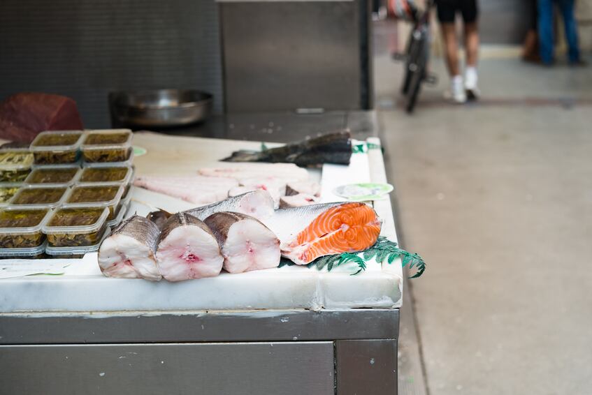 fish-counter-market-Copyright-julibbb.jpg
