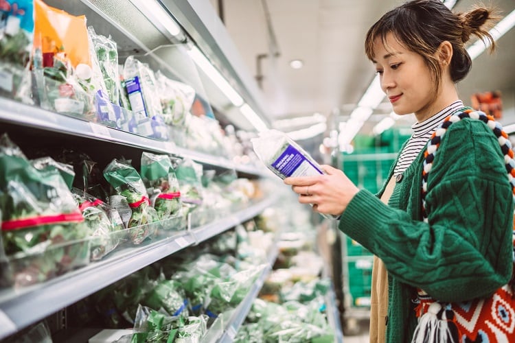 Smart-packaging-shopper-GettyImages-Tang-Ming-Tung.jpg