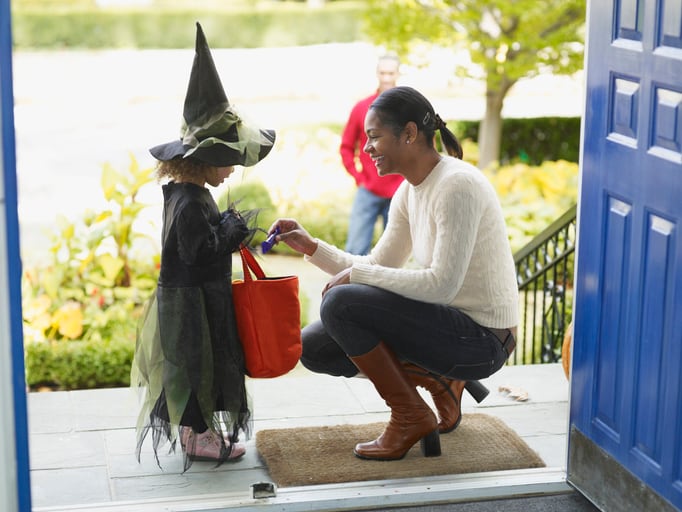 Halloween-s-mixed-bag-Candy-sales-predicted-soar-to-3b-but-COVID-could-frighten-away-some-celebrants.jpg