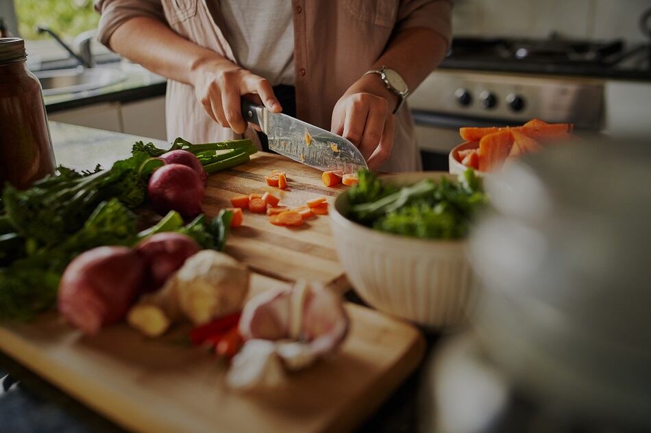 Acosta-Consumers-split-on-attitudes-towards-eating-and-cooking-at-home.jpg