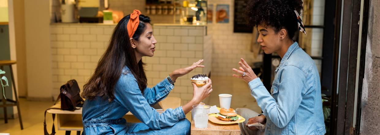PROMOTIONAL FEATURE USE ONLY Top Image dsm people eating