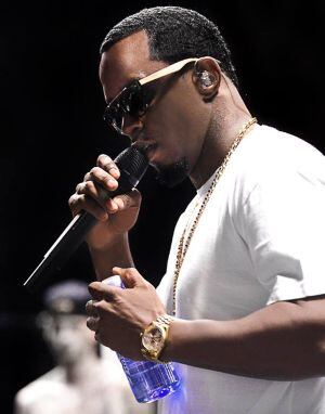 Sean-Combs-at-iHeartRadio-music-festival-source-aquahydrate.jpg