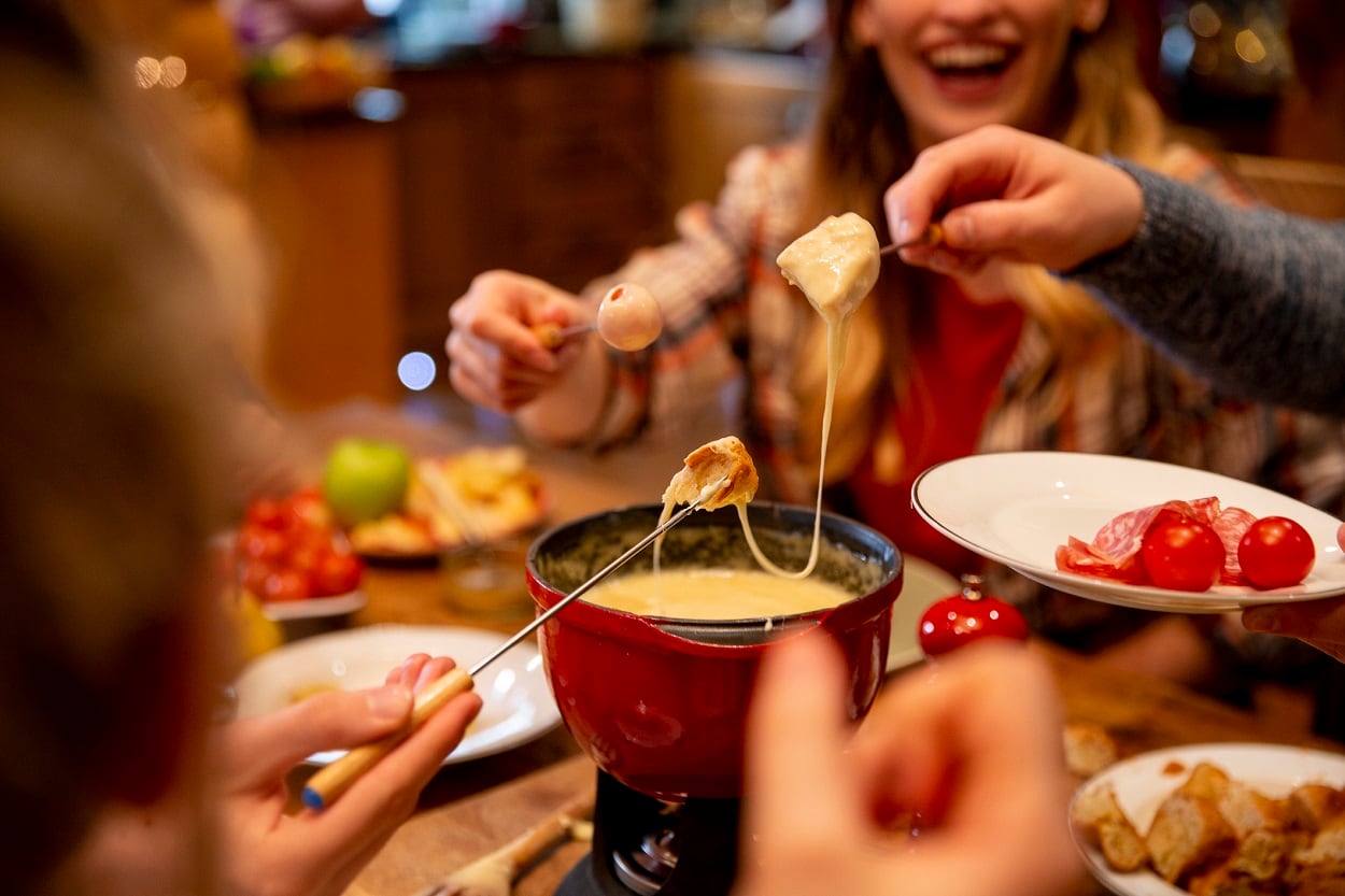 US-consumers-continue-to-eat-more-natural-and-processed-cheeses.jpg
