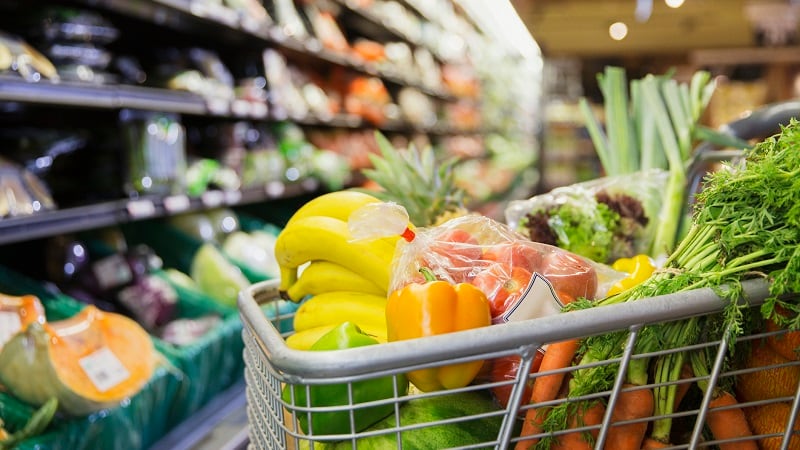 Consumers-turn-to-digital-coupons-to-save-on-produce-buy-less-organic-in-2023-FMI-reports.jpg