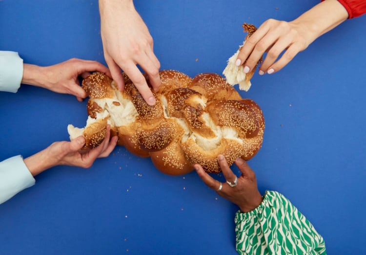 Grabbing-for-bread-Getty-TaraMoore.jpg