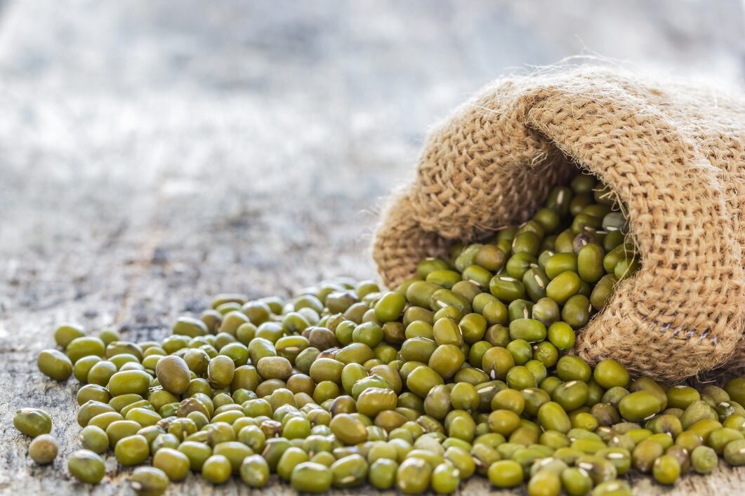 GettyImages-aireowrt-mung-beans.jpg