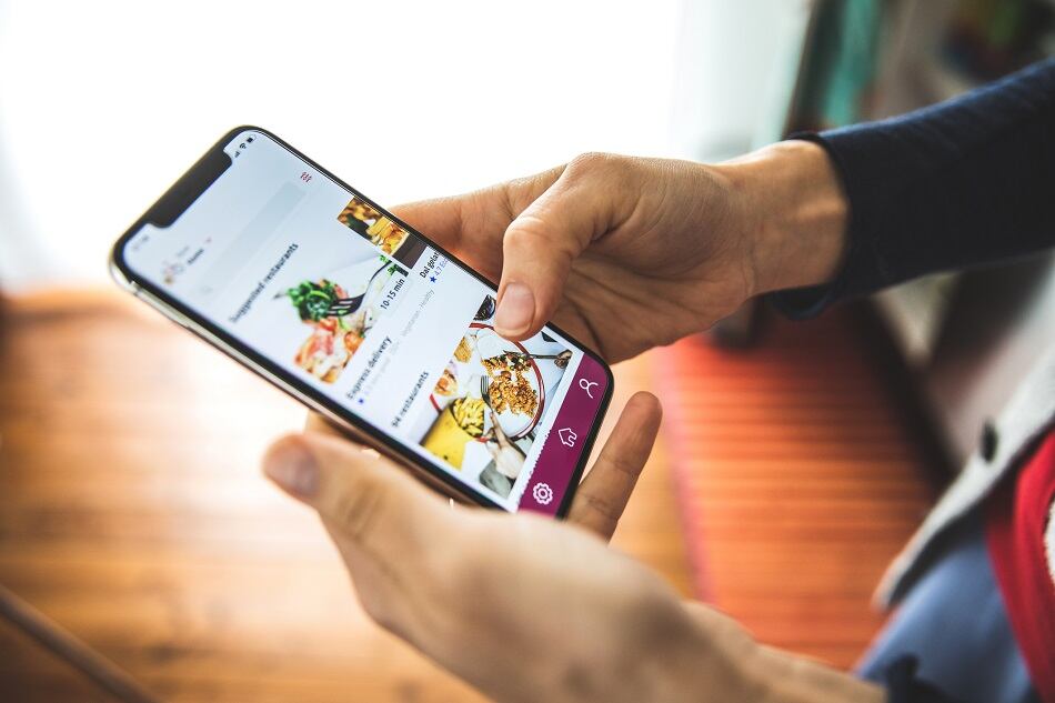 Brick-Meets-Click-US-online-grocery-sales-hit-nearly-100bn-in-2021-becoming-pickup-dominant-market.jpg