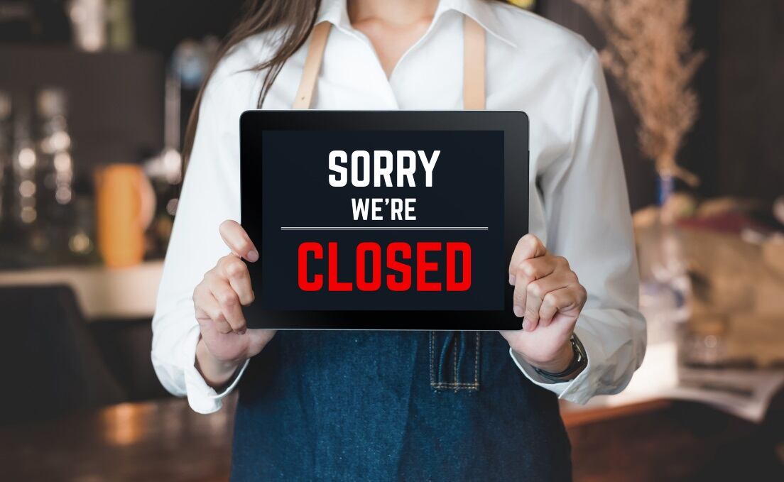 GettyImages-Weedezign-closed-shut-sign-cafe.jpg