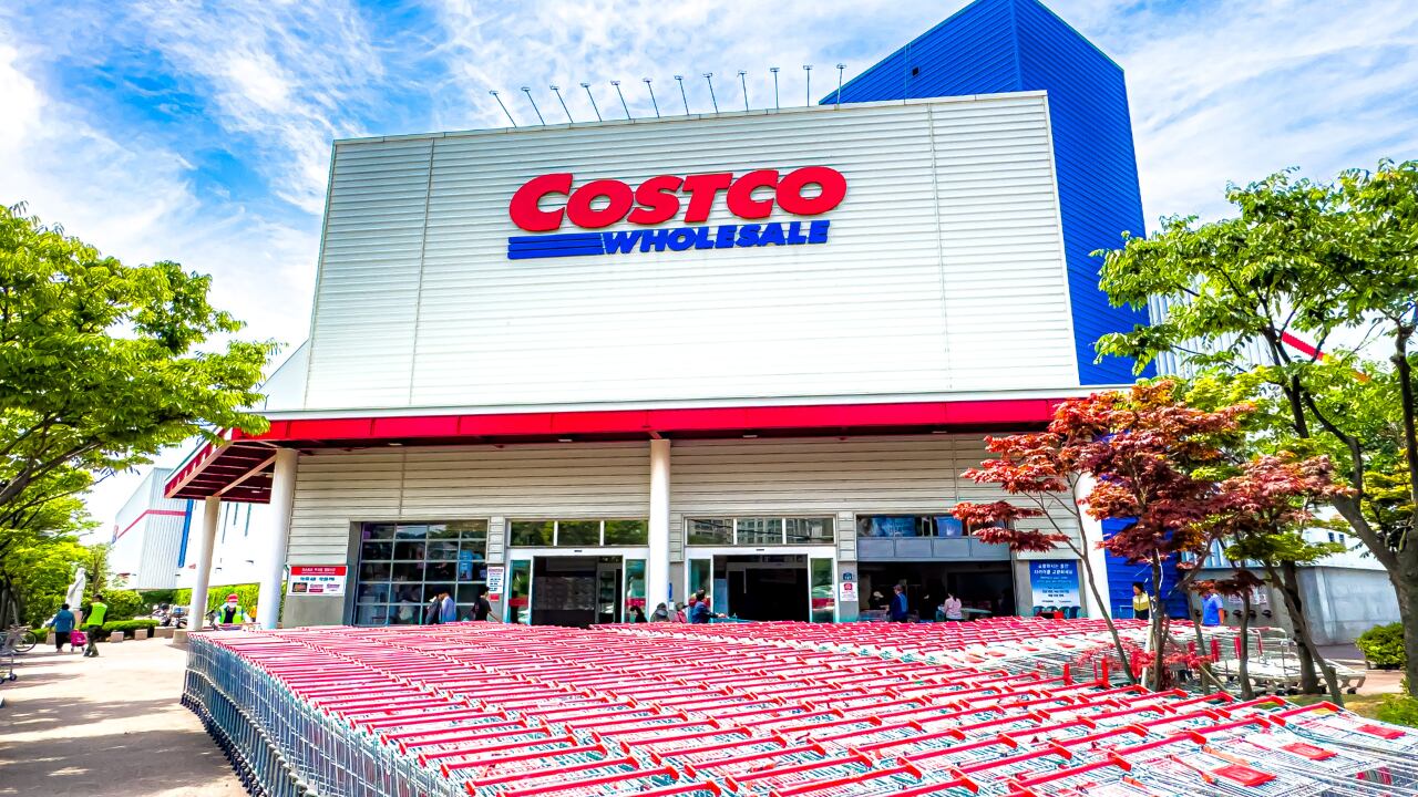 High gas prices fuel Costco memberships and food sales