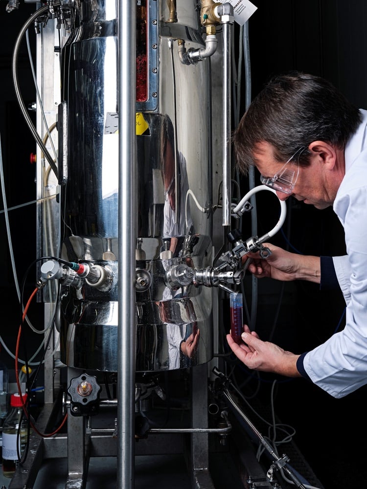 Chromologics_Pilot_fermentor_harvest-1.jpg