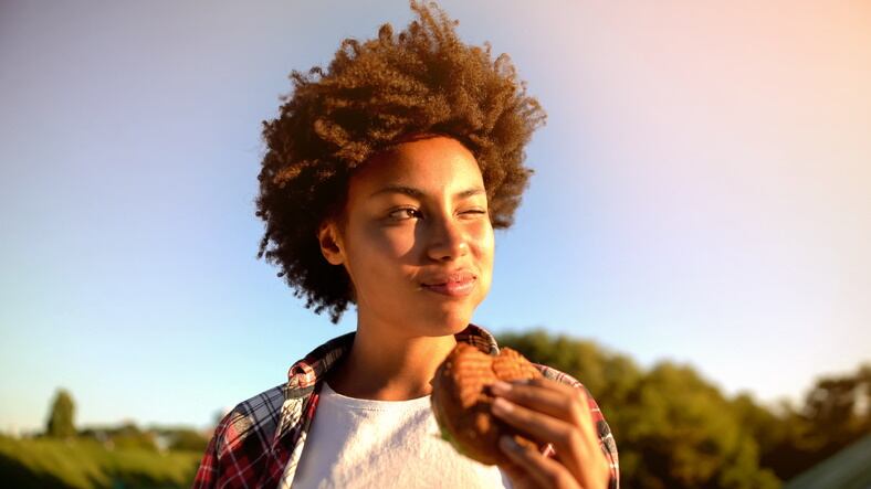 GettyImages-Motortion millenial snack eating future