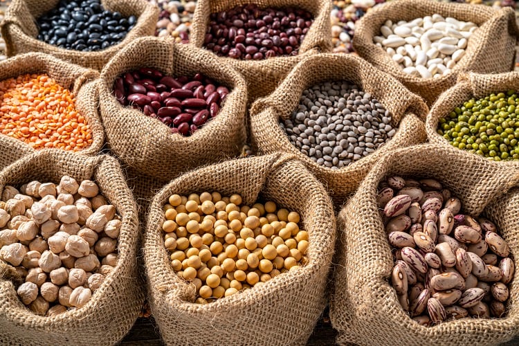 Legumes-in-bags-GettyImages-MEDITERRANEAN.jpg
