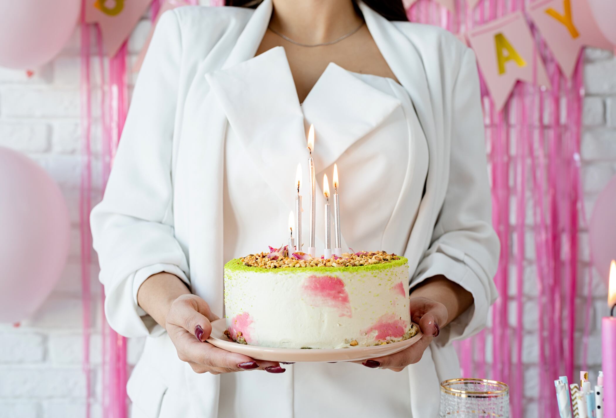Meet the global baker selling birthday cakes to the French