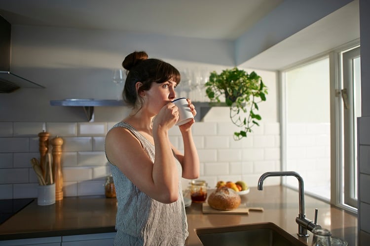What are the positives and negatives of consuming caffeine?