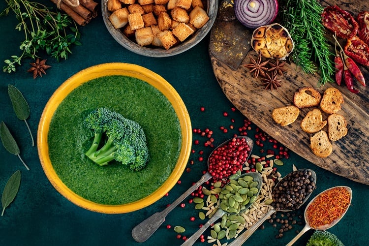 broccoli-soup-Gulcin-Ragiboglu.jpg