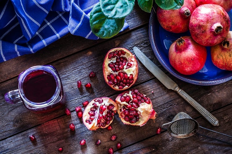 Pomegranates-Juice-GettyImages-fcafotodigital.jpg